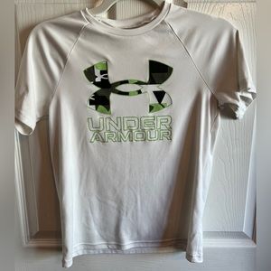 Boys Youth Medium shirt under Armour